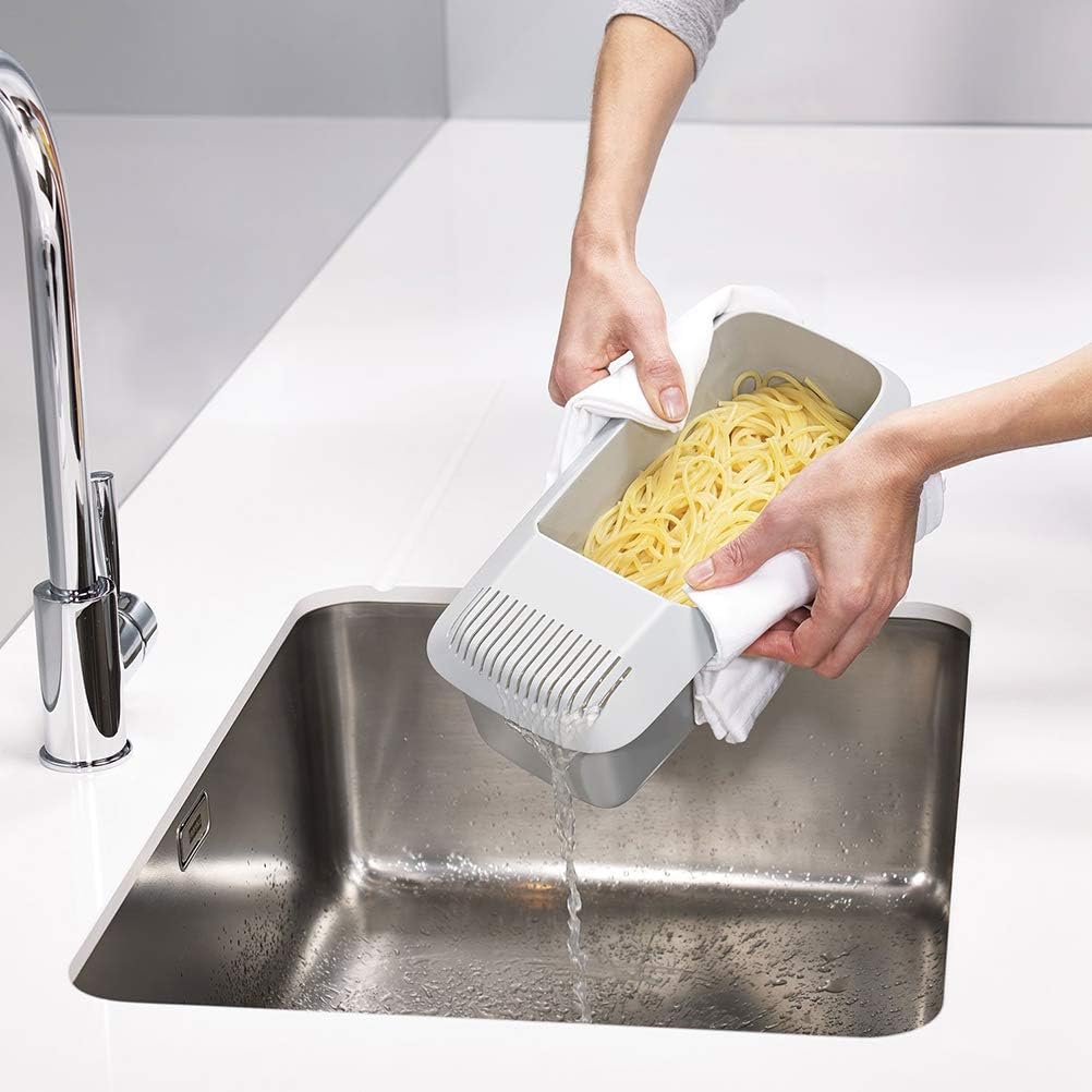 microwave-pasta-cooker-with-strainer-lid-2.jpg