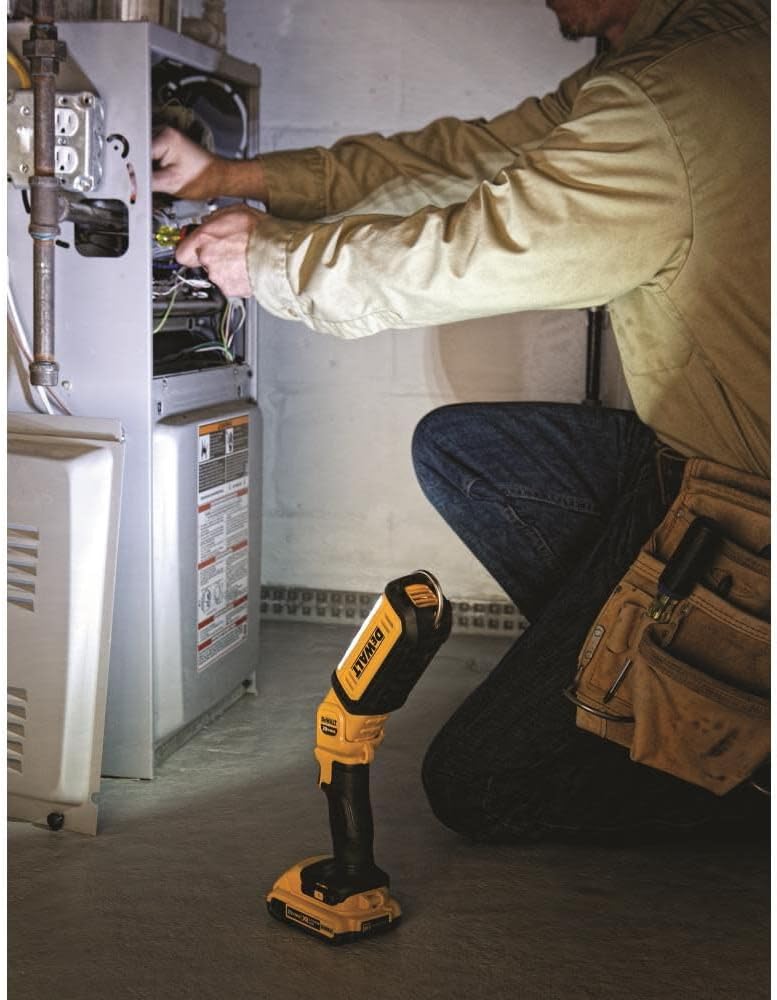 dewalt-20v-max-led-work-light-rechargeab-3.jpg