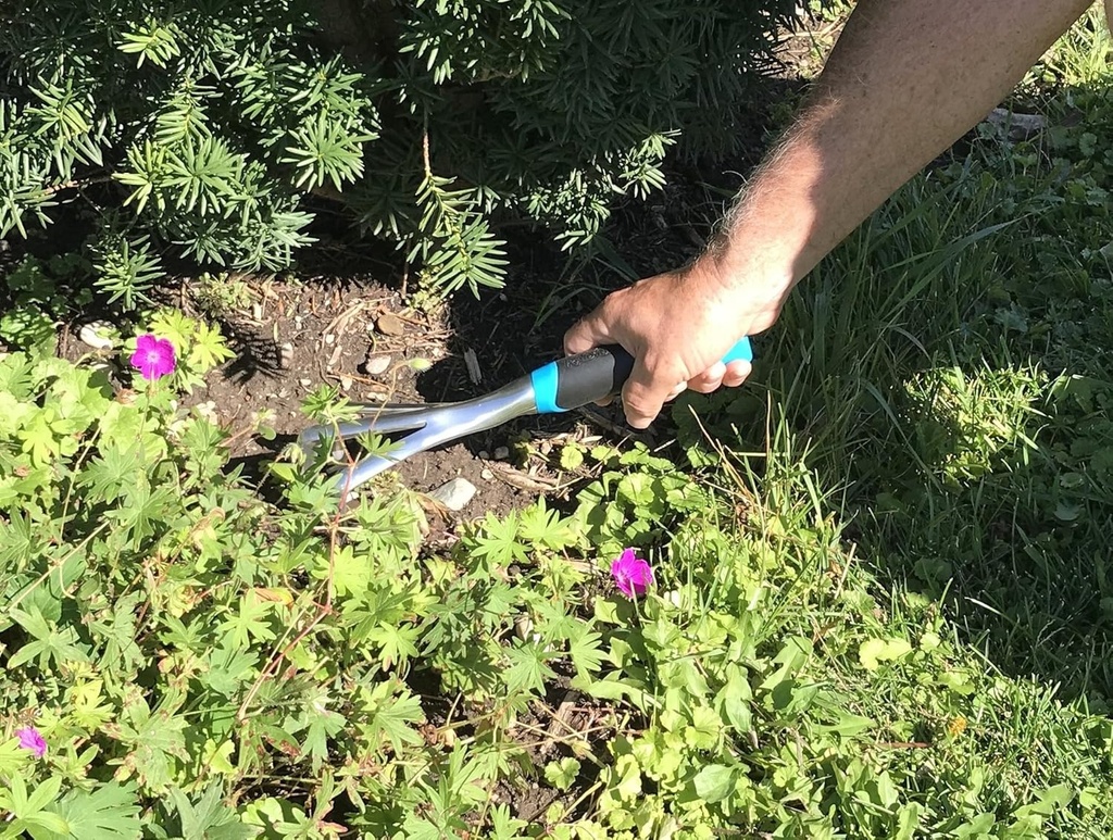 radius-garden-15301-dig-cultivator-blue-2.jpg